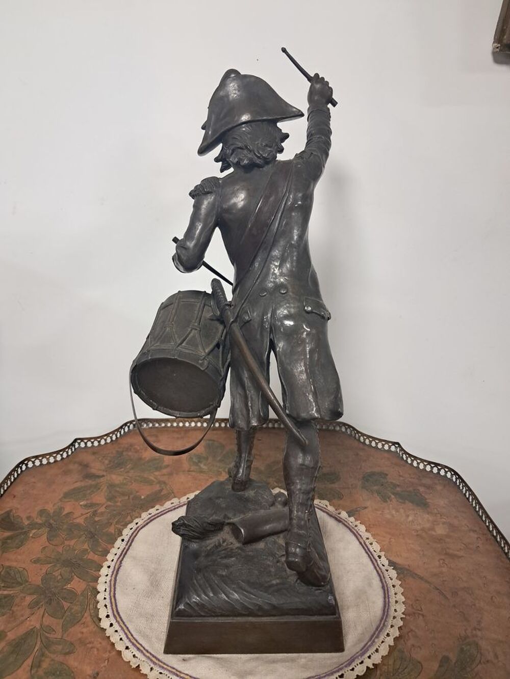 Sujet, homme en r&eacute;gul Valmy par Carlier Décoration