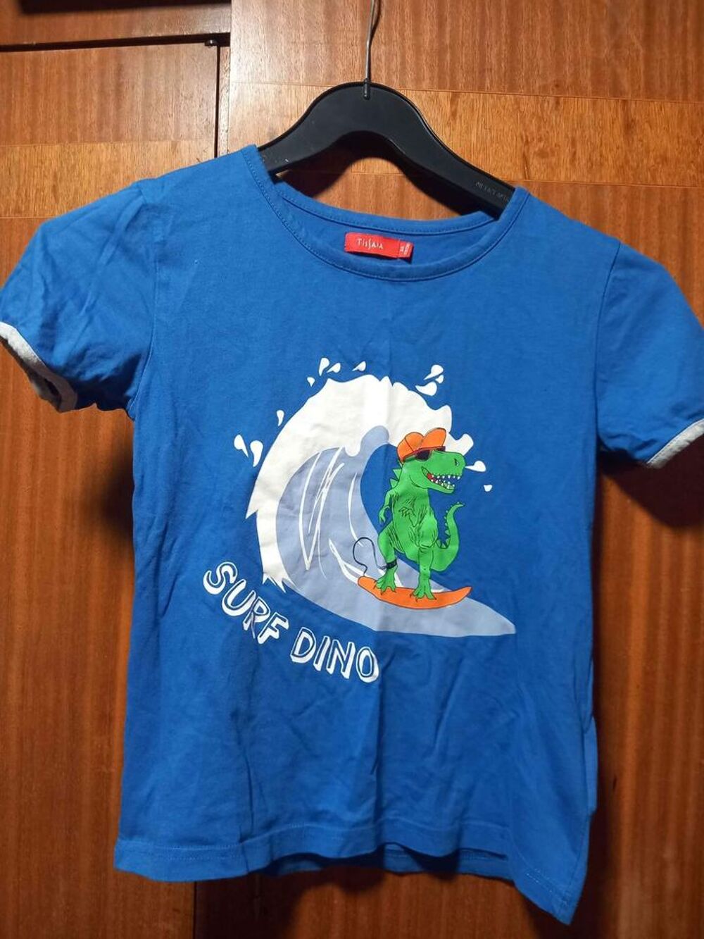 Tee-shirt dinosaure surfeur 8 ans Vtements enfants