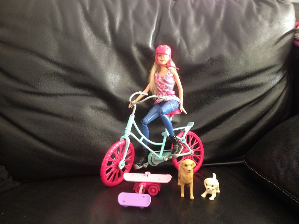 barbie &agrave; v&eacute;lo+chiens Jeux / jouets