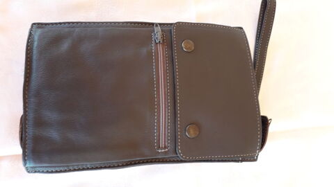 Pochette en cuir pour homme
30 Salon-de-Provence (13)