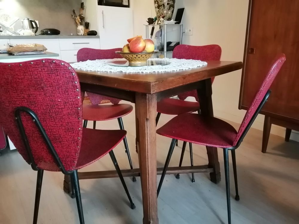 Table de salle &agrave; manger plateau carr&eacute; de 80 x 80 cm Meubles