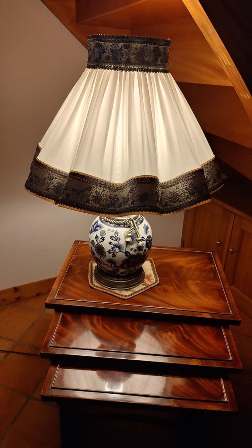 Lampe porcelaine, &eacute;tain et soie Décoration