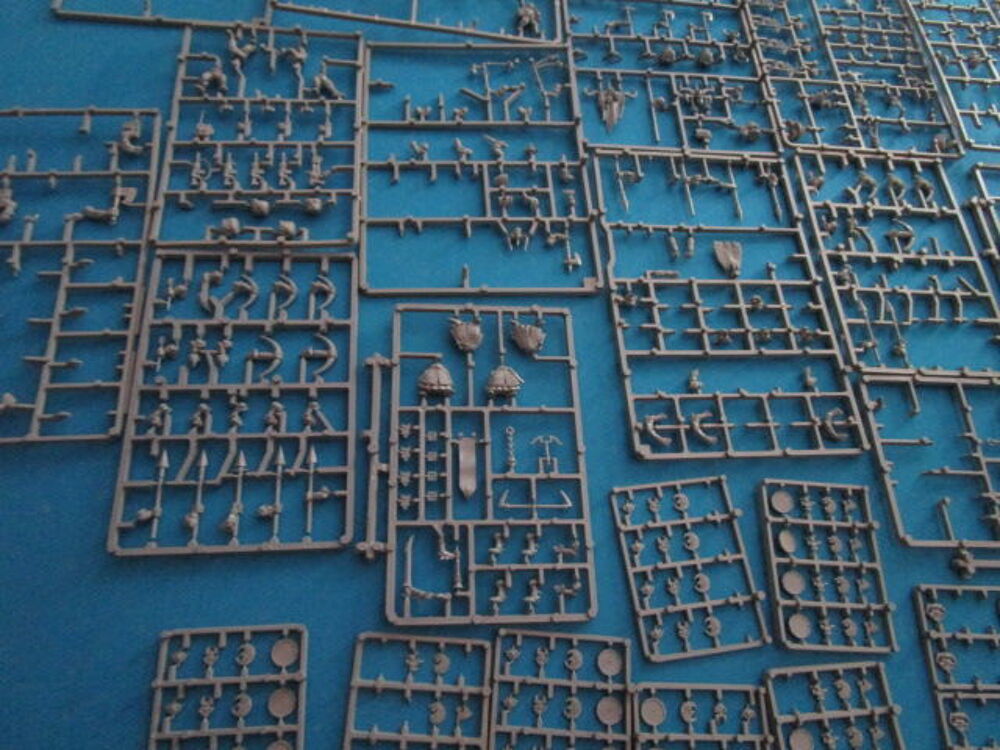 FIGURINE JEU DE ROLE"GAMES WORKSHOP" LOT JR22G 