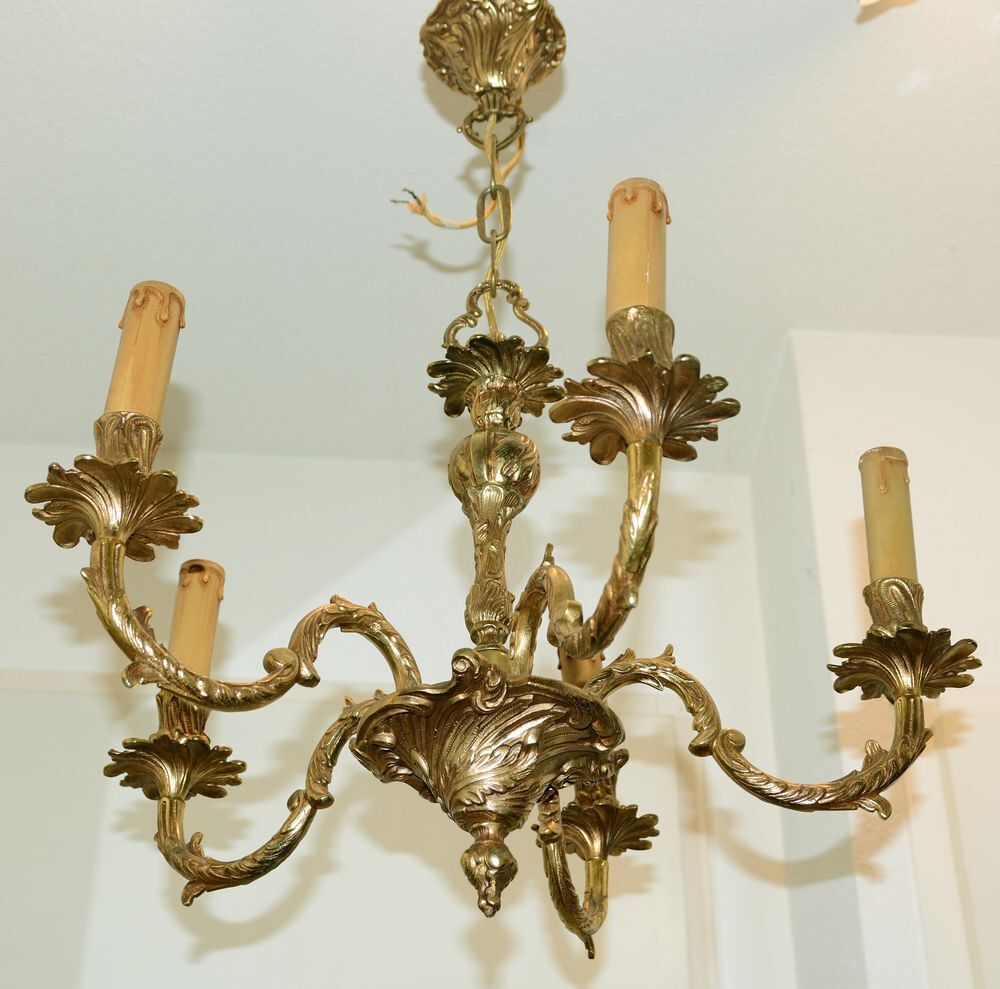 Lustre en bronze avec 5 bronches, &eacute;lectrifi&eacute;. Décoration
