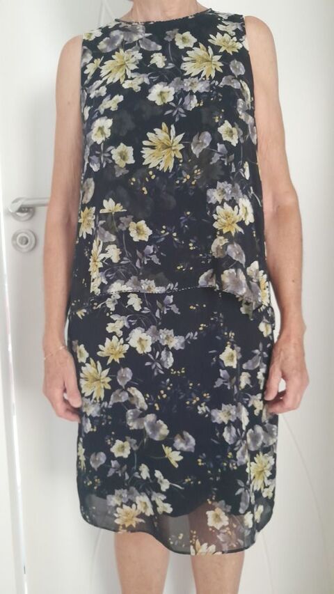 Robe fleurie  de marque Esprit 15 Nort-sur-Erdre (44)