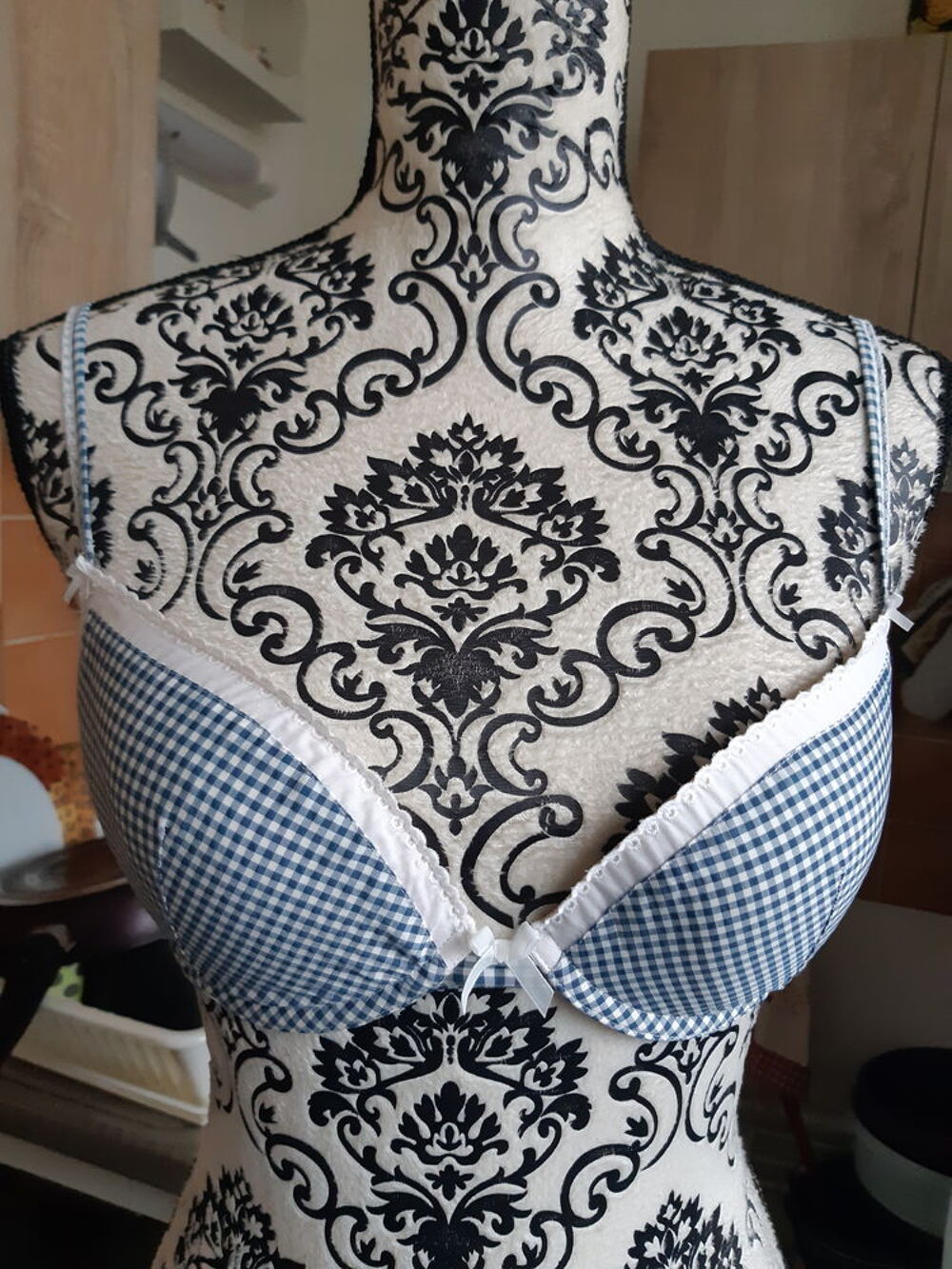 soutien gorge ETAM vichy bleu et blanc NEUF T 90C
Vêtements