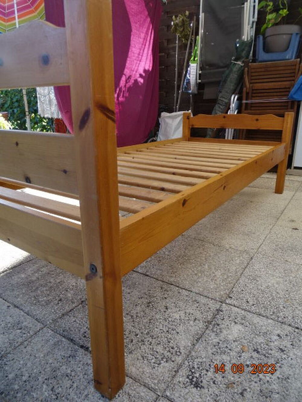 2 lits en pin Meubles