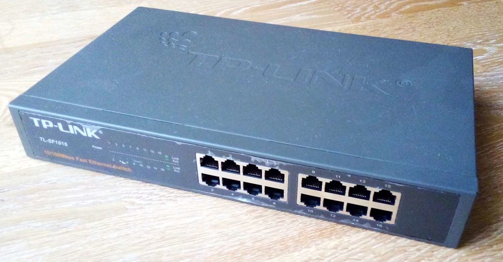 Switch TP-LINK 16 ports Fast Ethernet 10/100 Matériel informatique