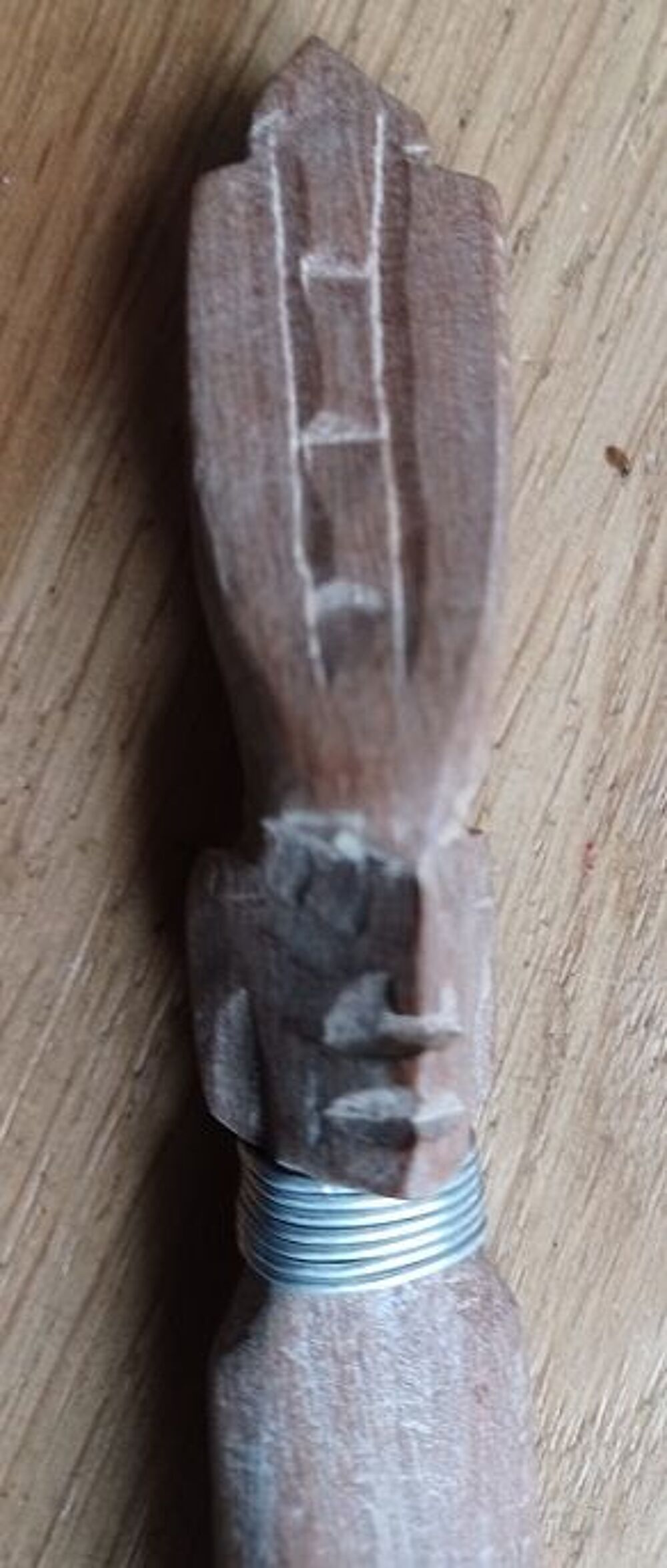 Ensemble 3 couverts bois sculpt&eacute; 