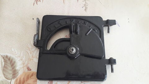 Porte ancienne cuisini�re fonte 1950. 12 Flers-en-Escrebieux (59)