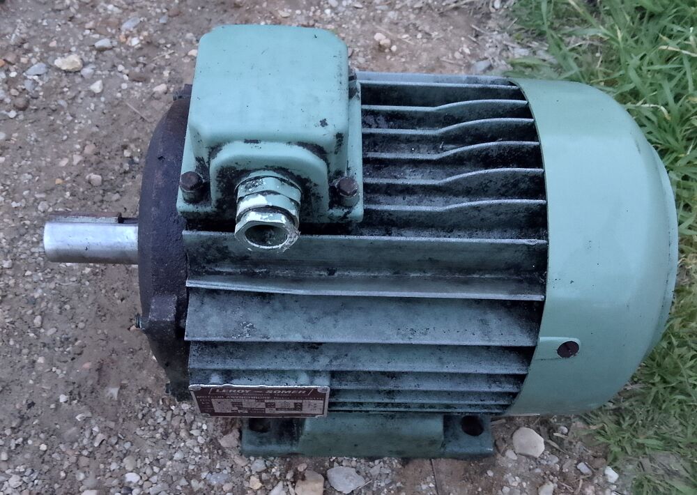 moteur triphase LS100L1 2.2 kw 1435t/mn 3cv Bricolage