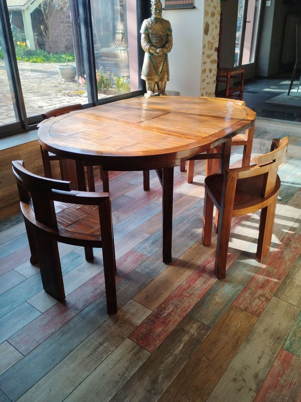 TABLE EXTENSIBLE + 4 CHAISES FASHION
La Maison Coloniale Meubles