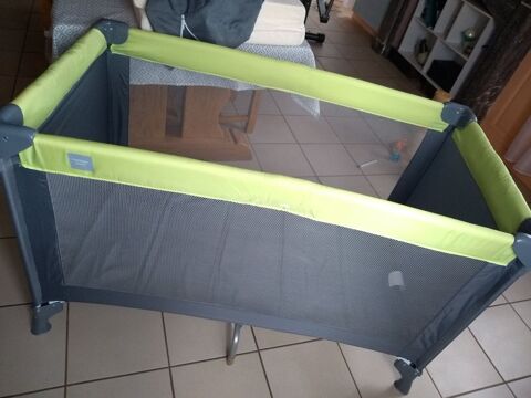 Lit parapluie + son quipement 25 Courbeveille (53)