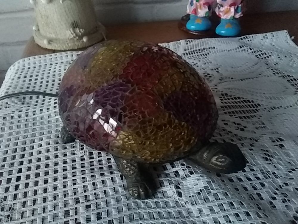 TORTUE MULTI COULEURS (( lampe ))
bronze et verre . Décoration