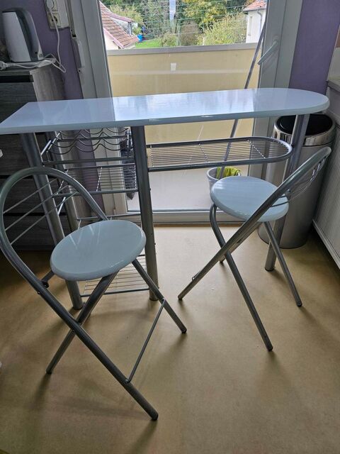 table de cuisine avec deux chaises 30 Morhange (57)