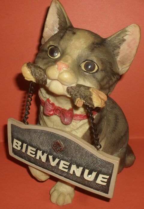 Statuette Chat Bienvenue. 25 Montreuil (93)