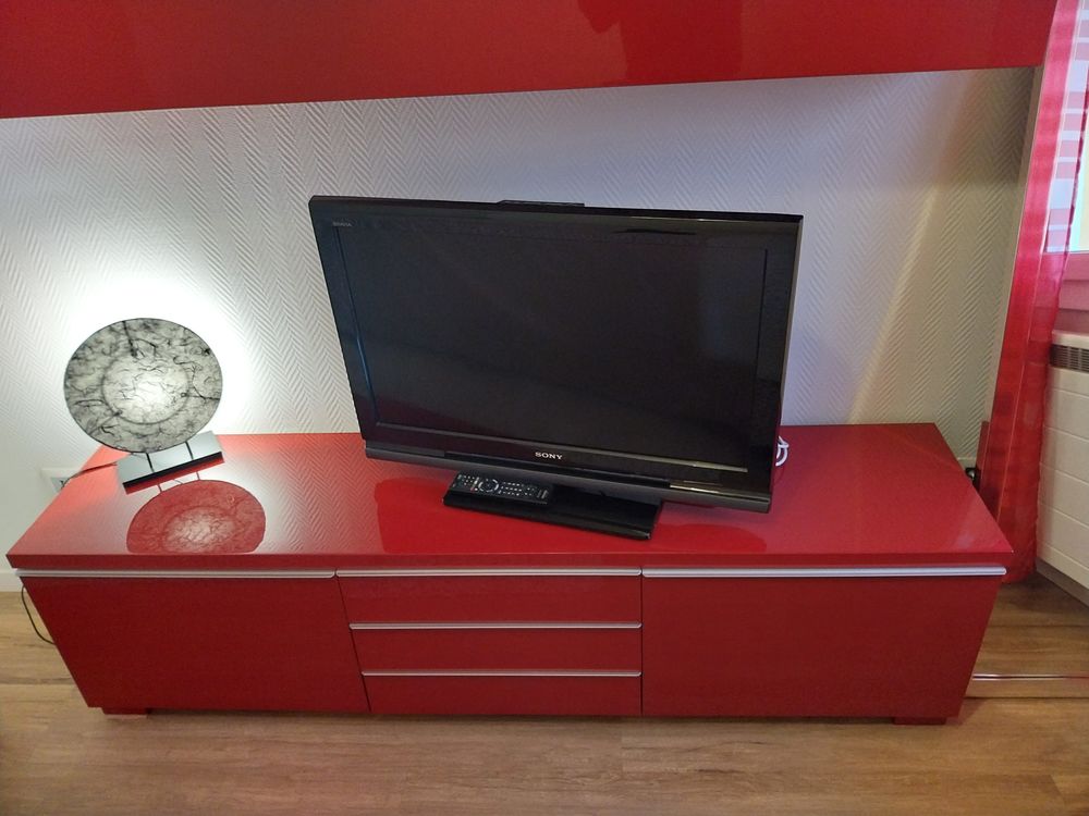 Meuble haut et bas moderne de couleur rouge laqu&eacute; Meubles