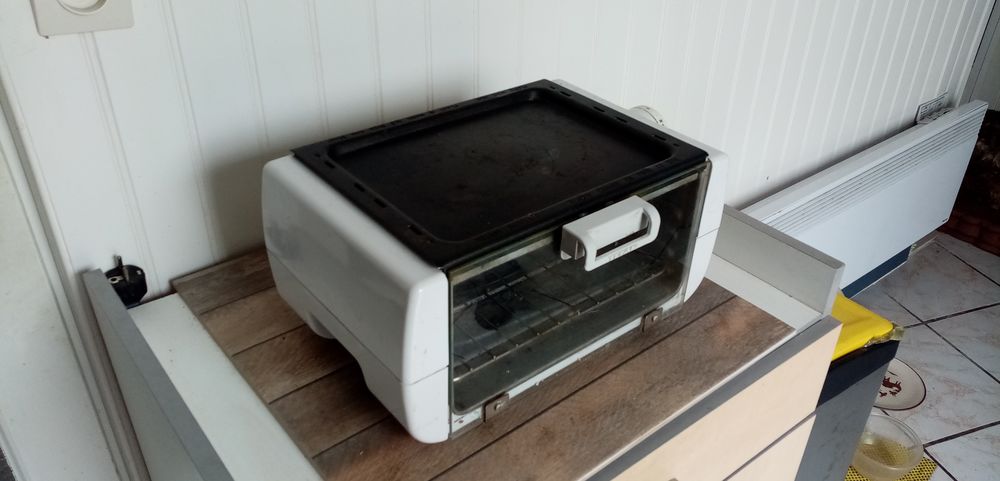 Mini four T&eacute;fal avec Plancha Electroménager