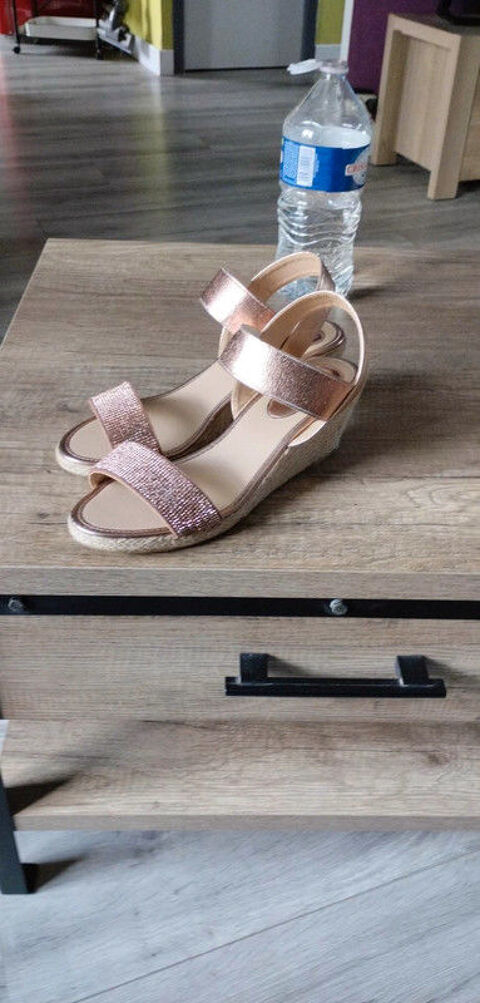 chaussures d ete t 39neuve 8 Couëron (44)
