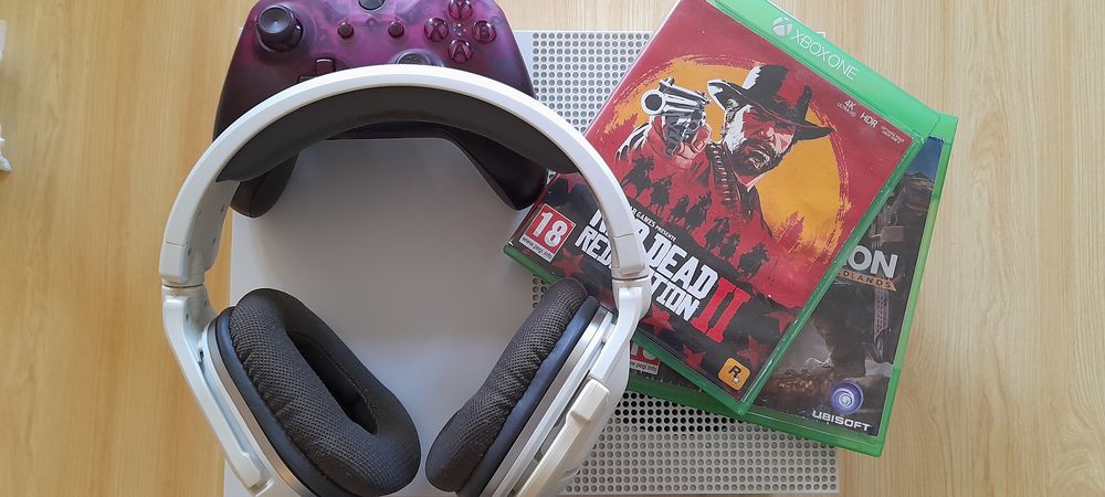 Xbox One s 1 TO 4k + 2 jeux + casque + manette Consoles et jeux vidéos