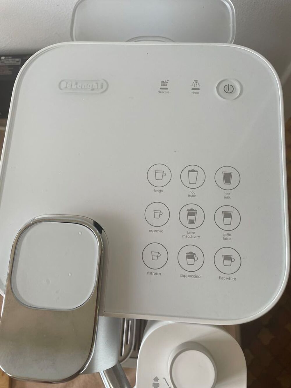 Machine &agrave; caf&eacute;/cafeti&egrave;re De'Longhi NESPRESSO Gran Lattissima Electroménager