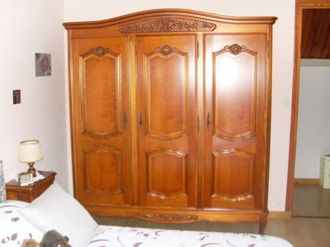 Armoire en merisier. 0 Cancale (35)
