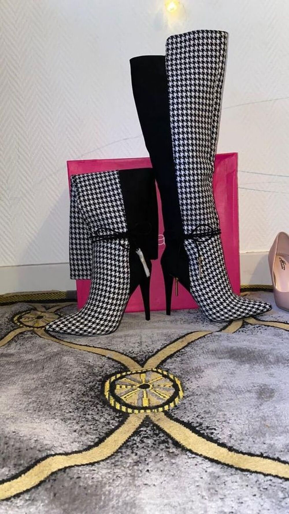 bottes hautes noirs et blancs Chaussures