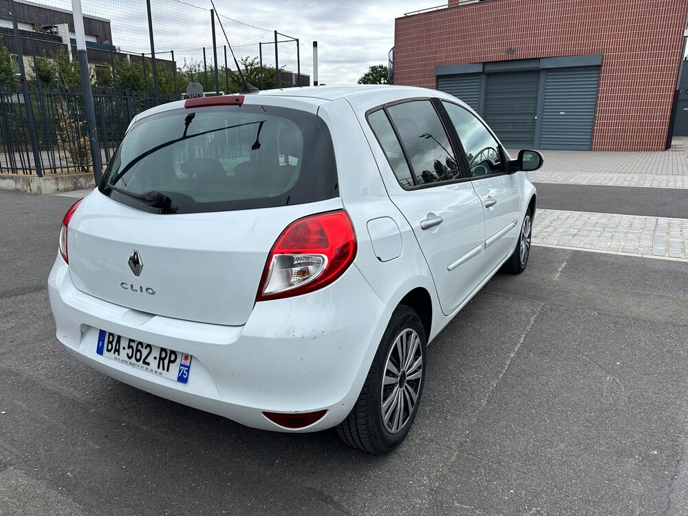 Clio III dCi 85 eco2 Dynamique TomTom BVR 2010 occasion 93250 Villemomble