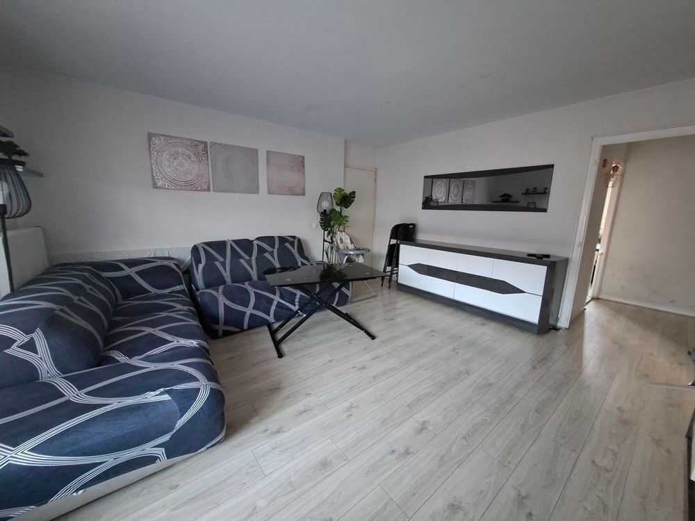Vente Appartement Bel appartement T3 de 69 m2 avec Balcon Centre de maurepas. Maurepas