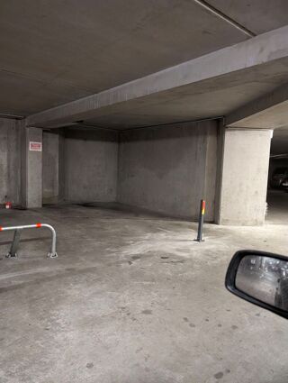  Parking / Garage à louer 15 m²