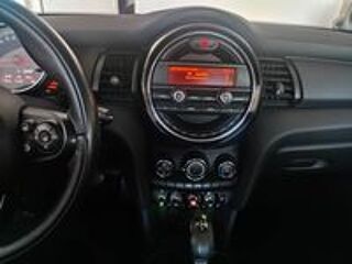 One Hatch 3 Portes 102 ch BVA6 2015 occasion 78390 Bois-d'Arcy