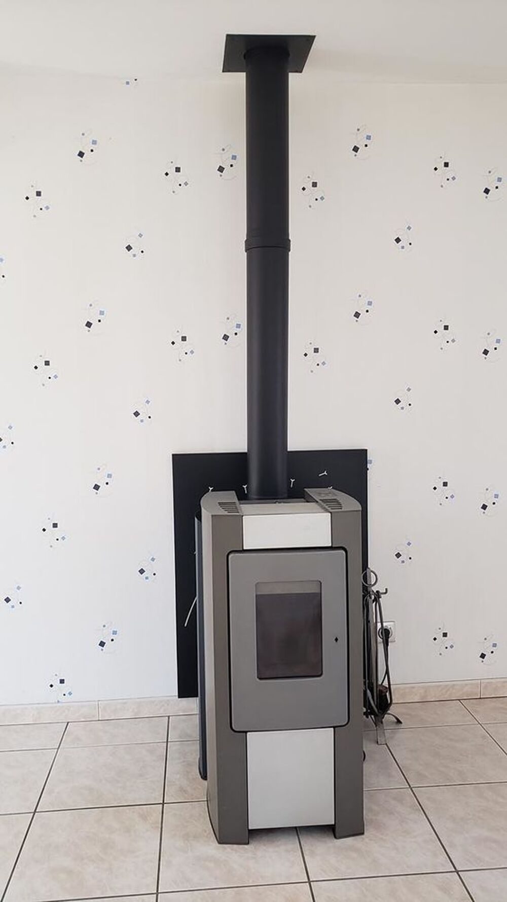 Po&ecirc;le &agrave; granul&eacute;s RIKA MEMO 9 Kw gris Bricolage
