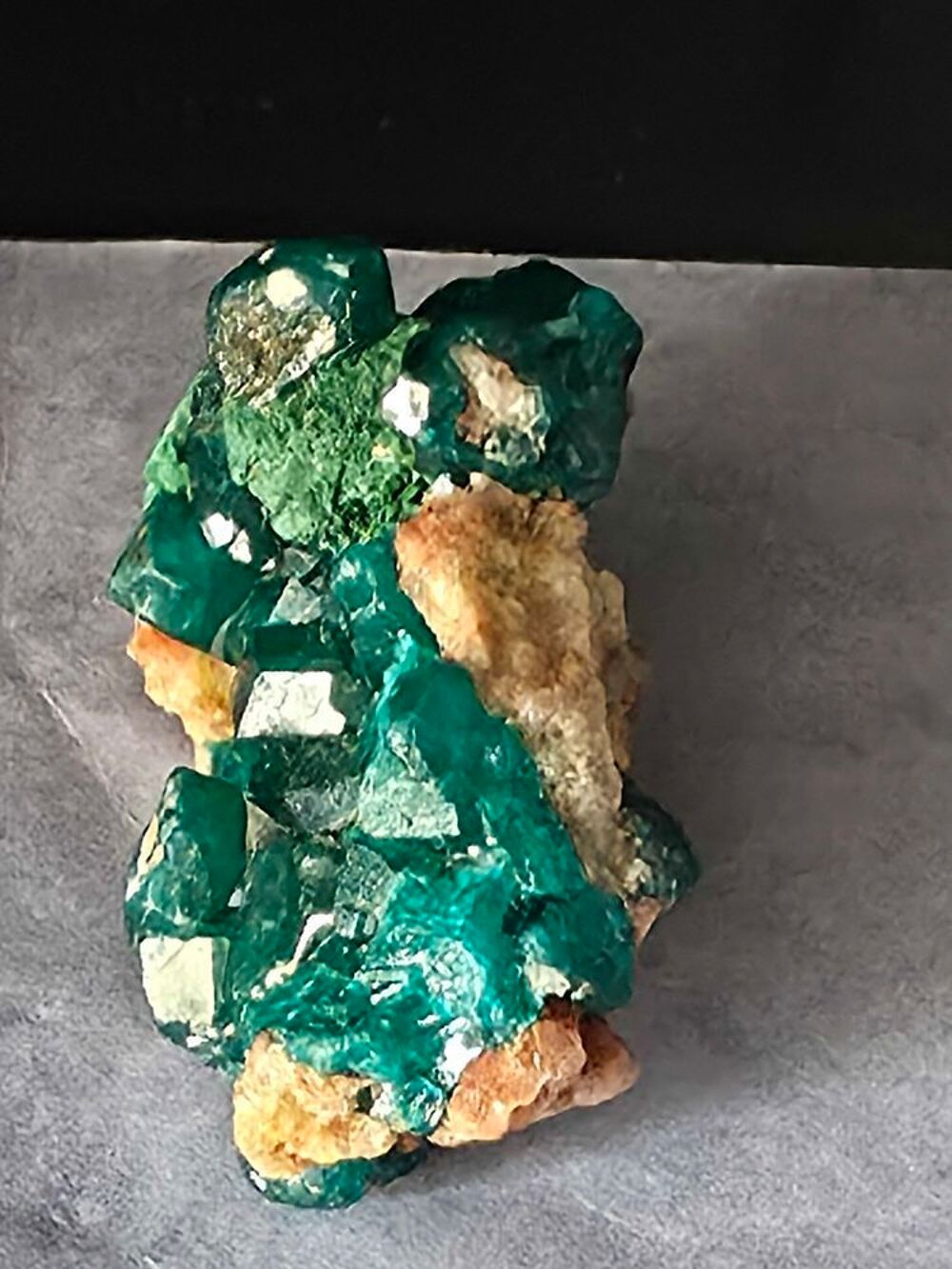 Dioptase Cristallis&eacute;e sur Matrice-Splendide Vert Emeraude du Katanga (10g) 