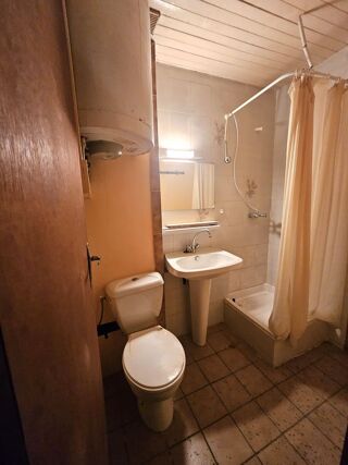 Vente Appartement STUDIO AU CŒUR DU VILLAGE, RUE PIETONNE, DANS IMMEUBLE DE 7 LOGEMENTS, SUR 3 NIVEAUX Castellane
