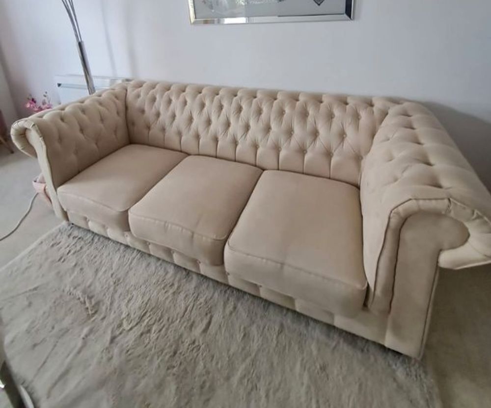 Canap&eacute; capitonn&eacute; en velours beige Meubles