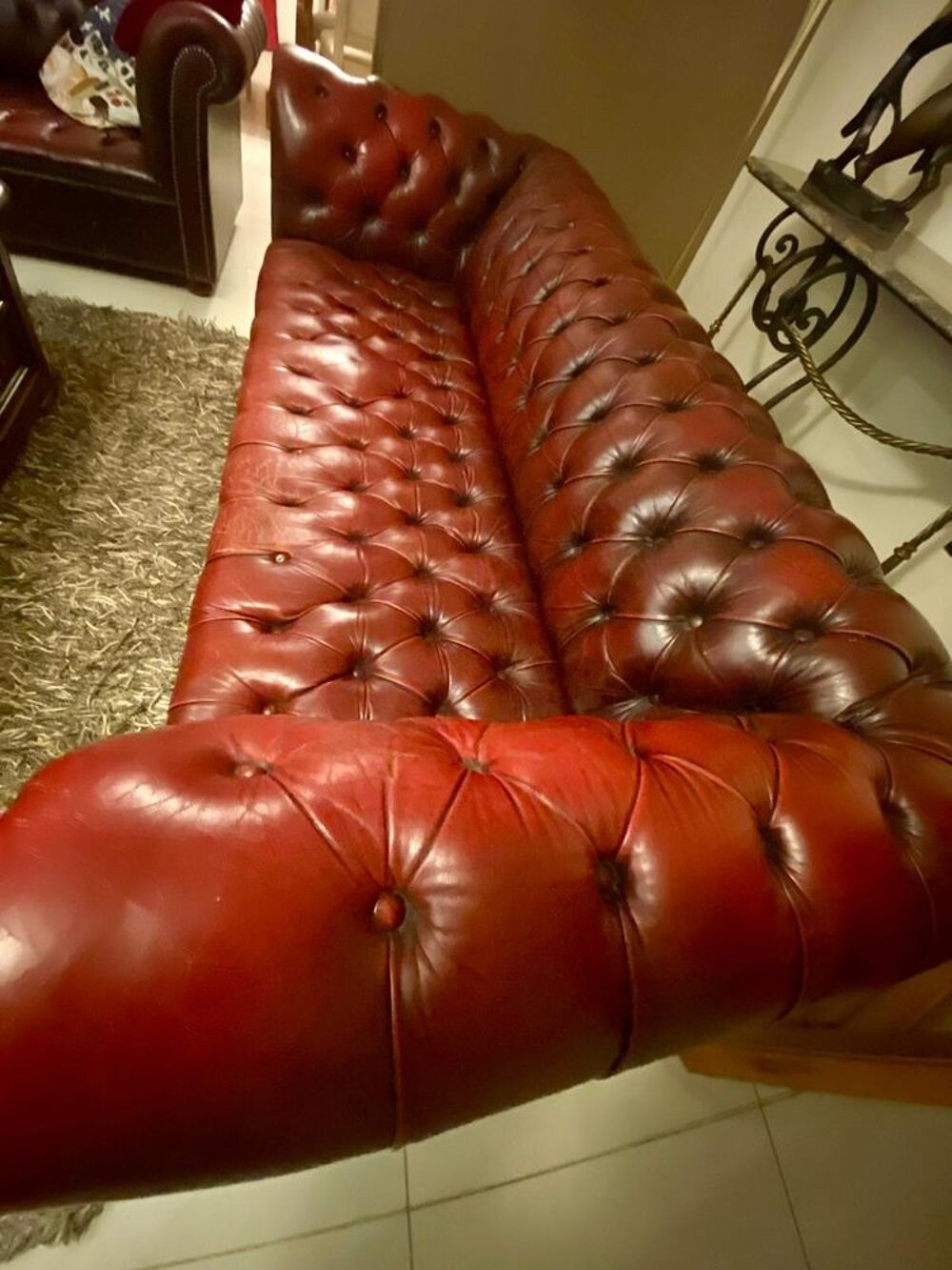 LOT 2 CANAPES CHESTERFIELD VINTAGE HAUT DE GAMME Meubles