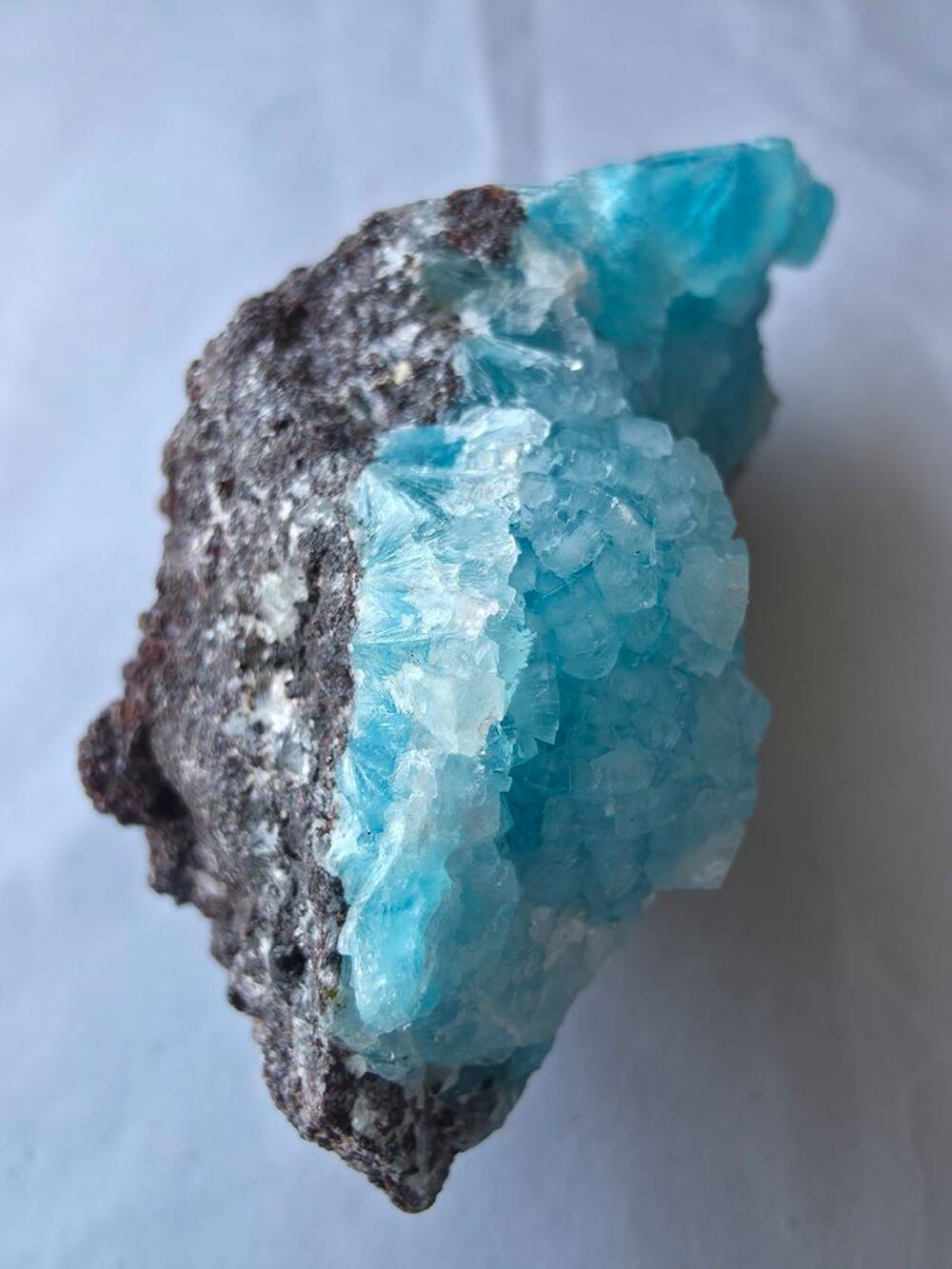 Cristal H&eacute;mimorphite Bleu Electrique sur Matrice-6,7 cm 