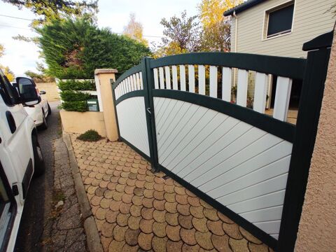 PORTAIL ENTR�E PROPRI�T�E 600 Villars (42)