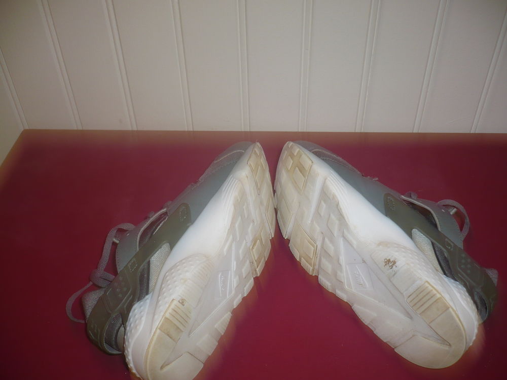 BASKETS NIKE GRIS SEMELLE BLANCHE Chaussures