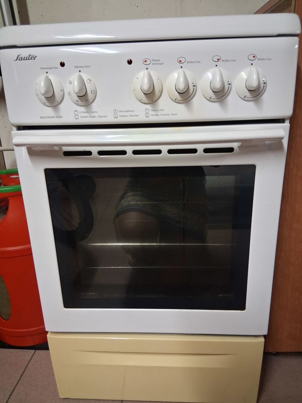 Cuisini&egrave;re marque Sauter 
Electroménager