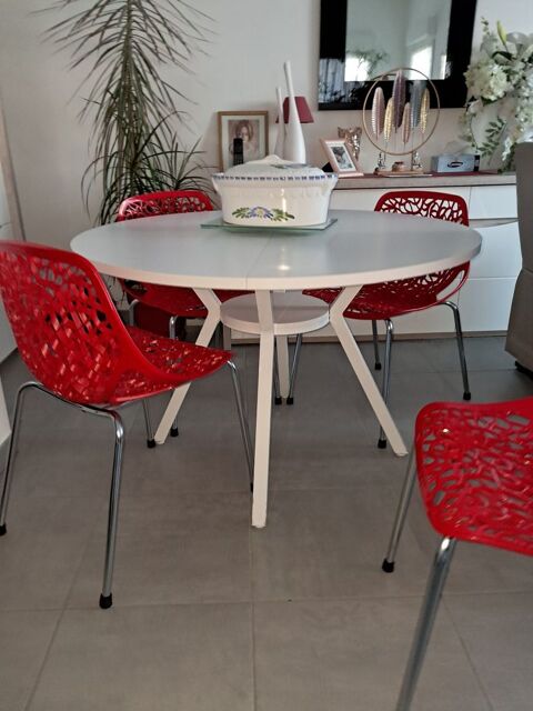 Table ronde en bois diam�tre 120cm hauteur 75 enti�rement d� 180 Bezannes (51)