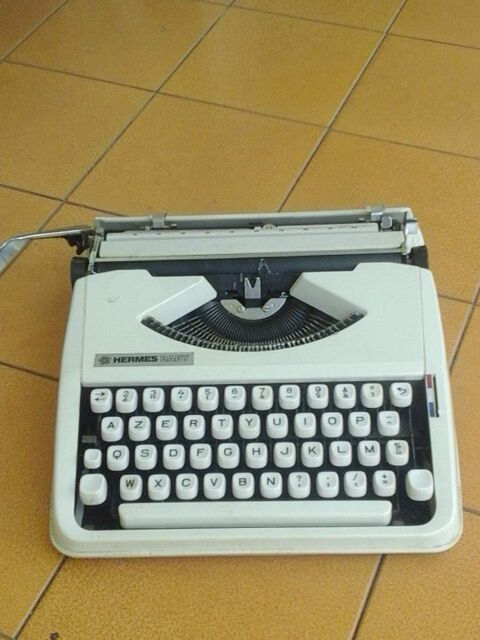 Machine  crire HERMES modle  BABY 0 Le Tampon (97)