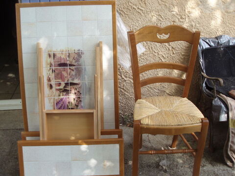table de cuisine carelet    plus deux chaise  bonetat     100 Le Fleix (24)
