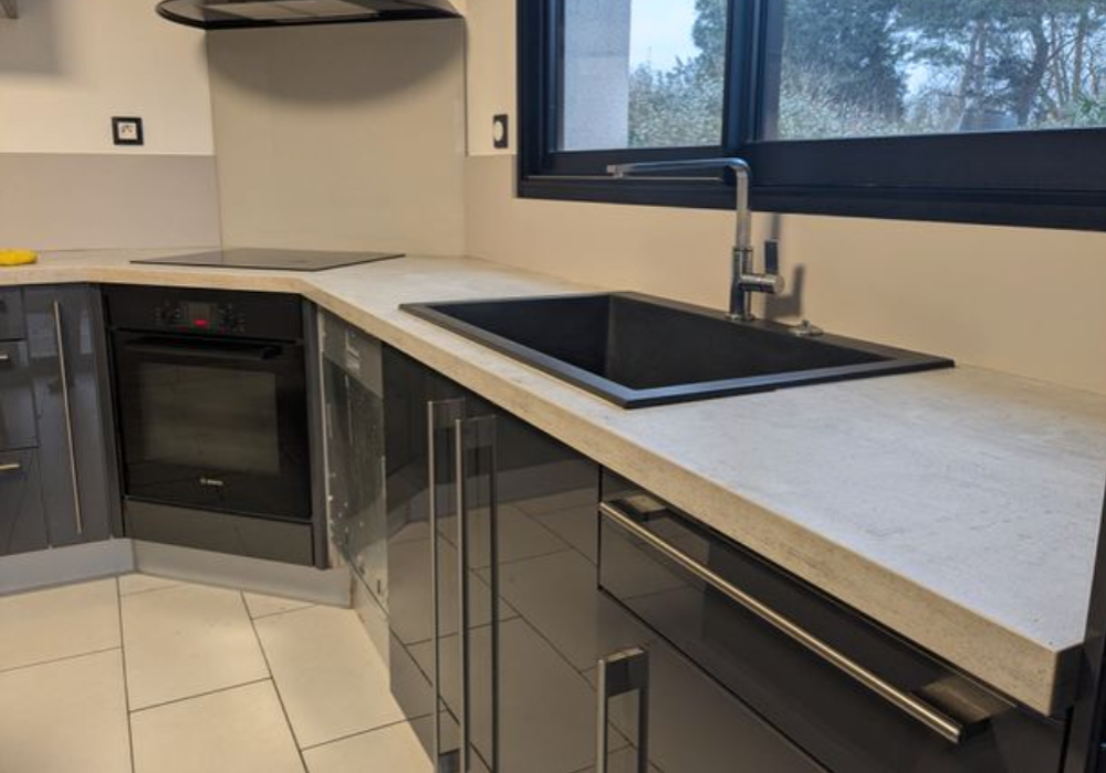 Cuisine &eacute;quip&eacute;e avec ilot centrale Meubles