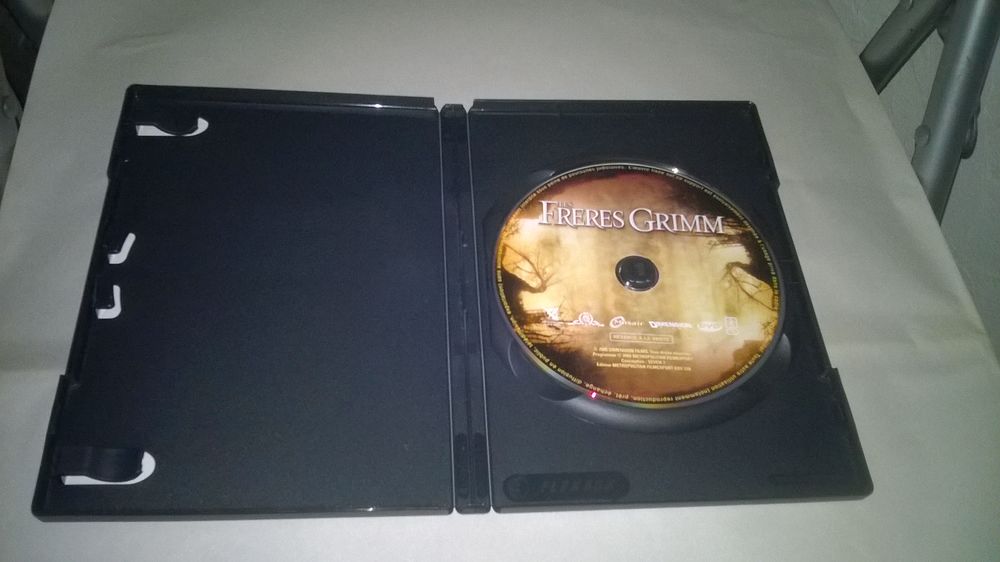 DVD Les Fr&egrave;res Grimm
Matt Damon
2006
Excellent etat
Poch DVD et blu-ray