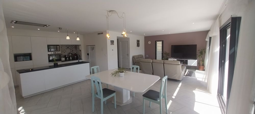 Vente Maison Maison moderne avec piscine, 8 pièces 674,€ sans frais d'age Bourg-saint-bernard
