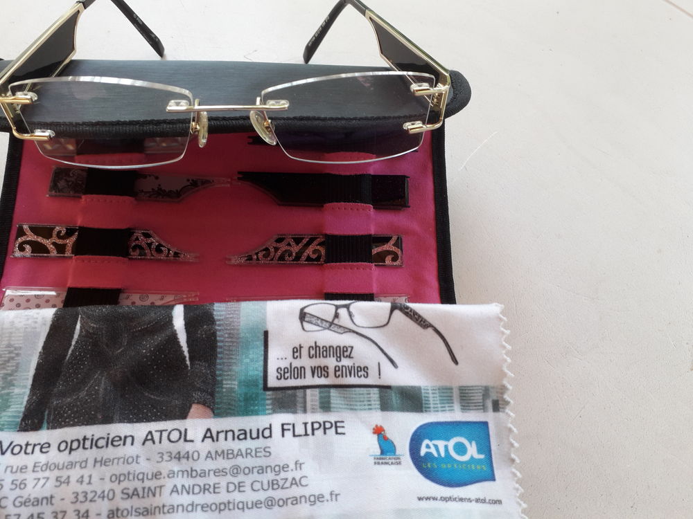 Lunettes chanel authentique avec boite Bijoux et montres