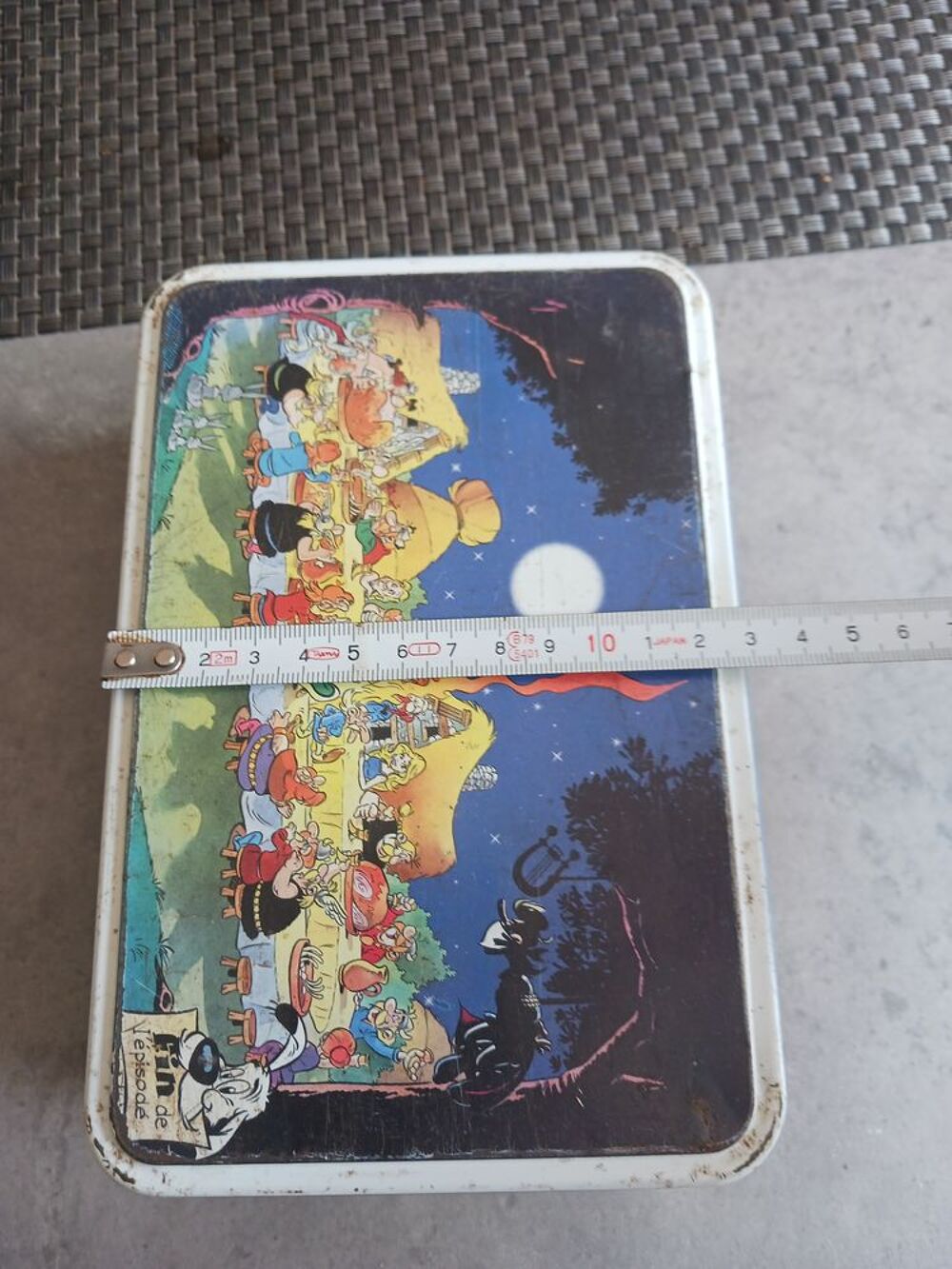 boite en m&eacute;tal vintage avec motifs de bande dessin&eacute;e 