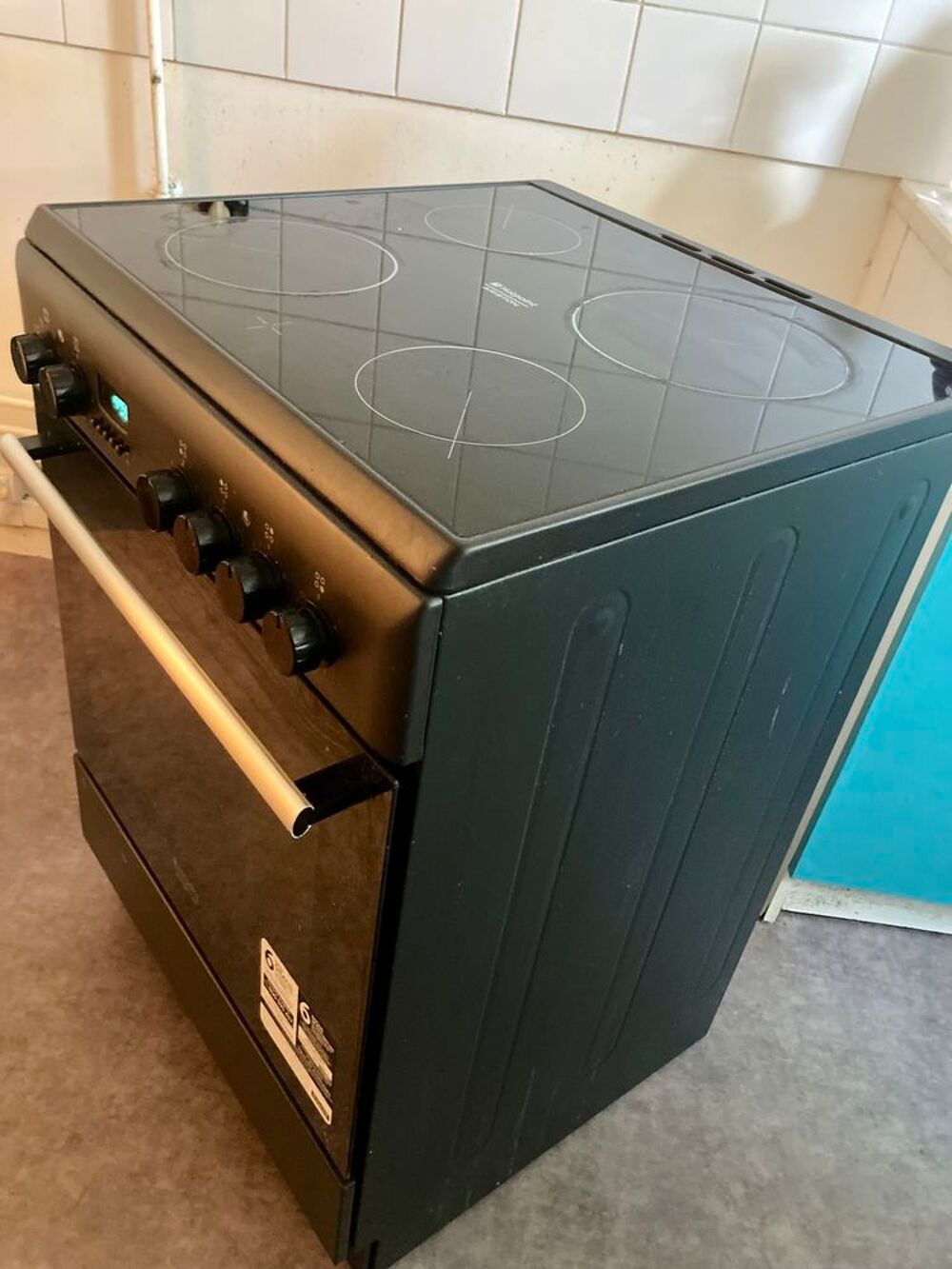 Cuisini&egrave;re Vitroc&eacute;ramique HOTPOINT ARISTON noire Electroménager