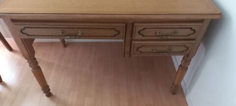 BUREAU, style Louis XIV
350 Servon-sur-Vilaine (35)